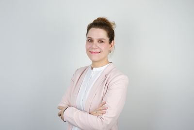 Claudia Keul - General Counsel & Lawyer bei YER