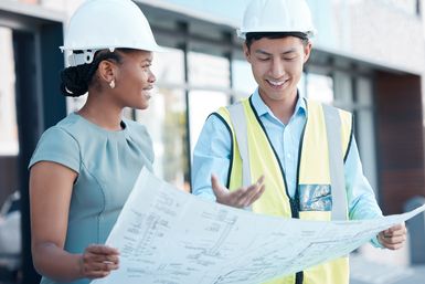 Ingenieure (hier bei der Arbeit) können mit einem hohen (Einstiegs-)Gehalt rechnen. Ingenieure (hier bei der Arbeit) können mit einem hohen (Einstiegs-)Gehalt rechnen.