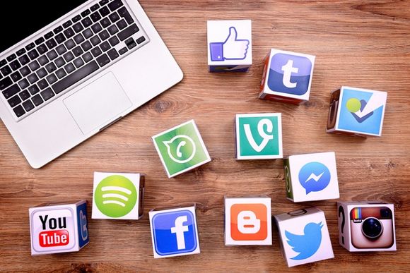 Social Media Laptop Apps