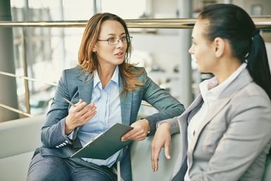 HR-Manager verhandelt Gehalt HR-Manager verhandelt Gehalt