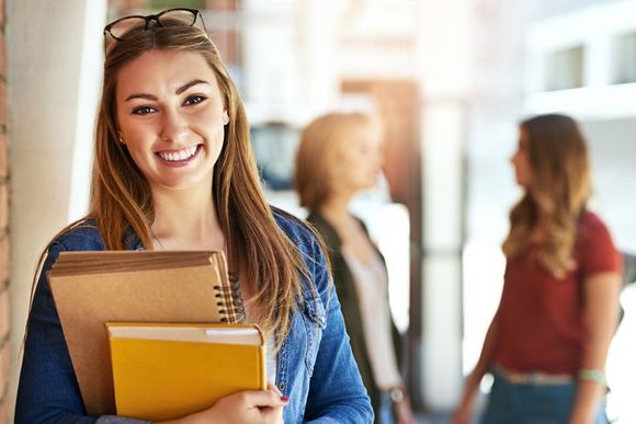Studentin an der Uni Studentin an der Uni