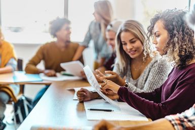 Studenten auf der Suche nach einem Stipendium